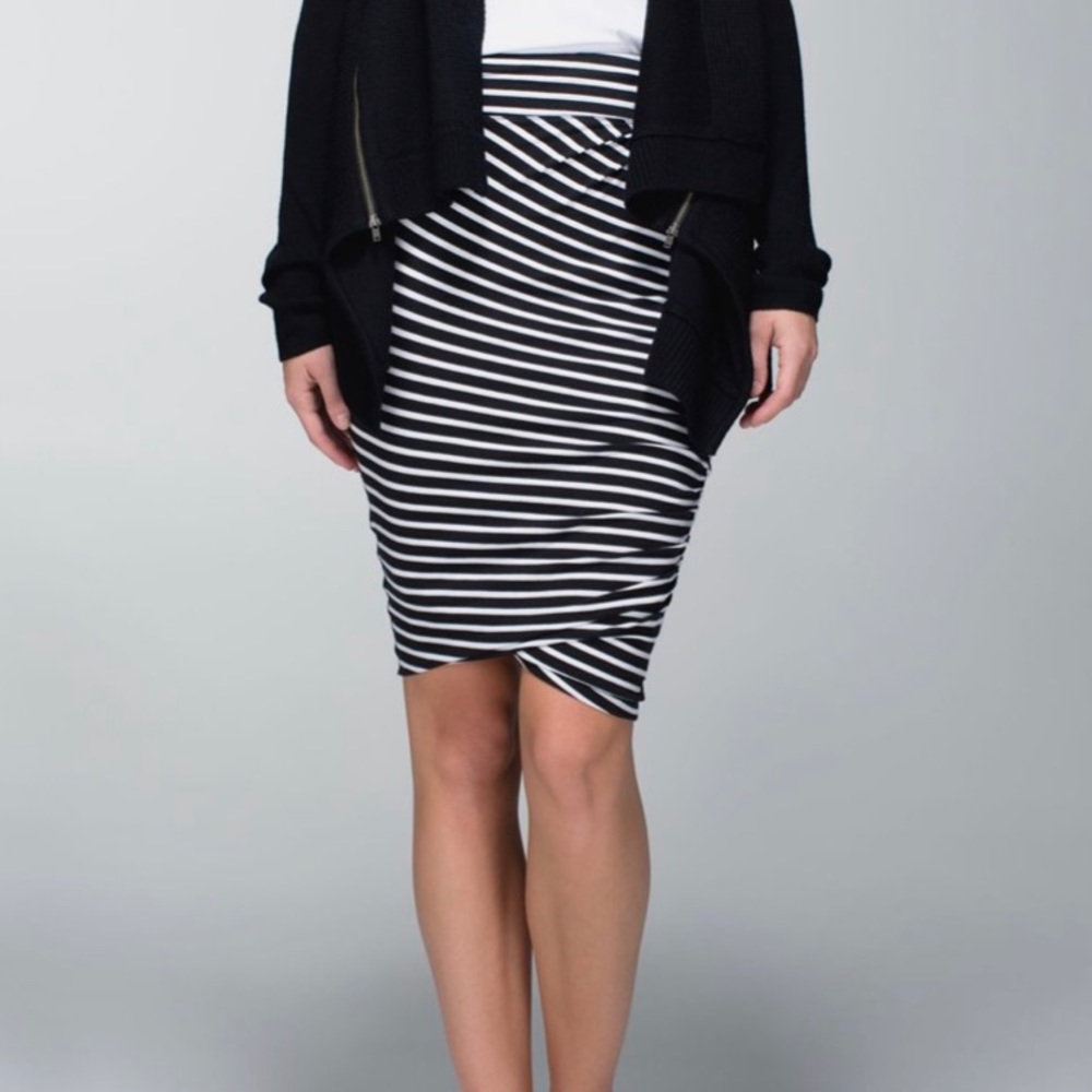 Lululemon Anytime Skirt - Picture 3 of 7